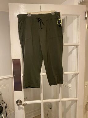 Athletic Works size XL(16-18) Capri New With Tags